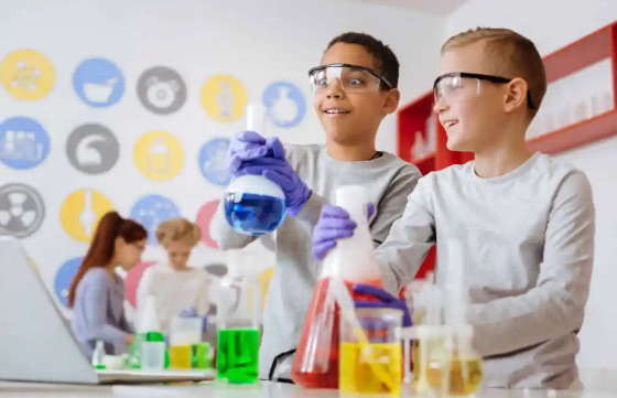 A picture of two children in the science show